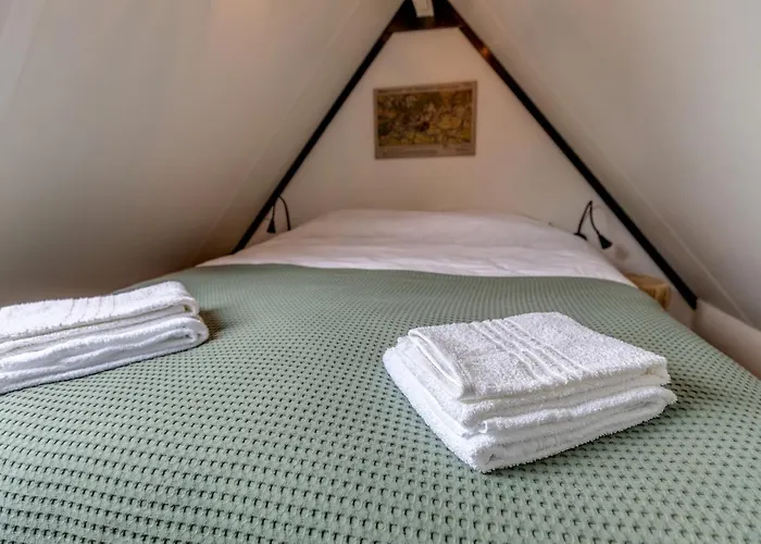 Bed and breakfast Larenstein Logeren In Tiny House